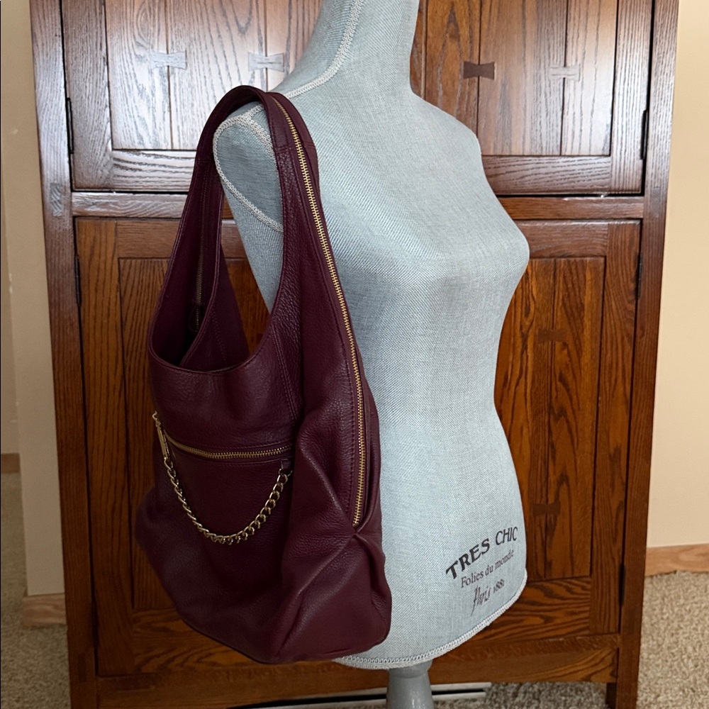 Beautiful Vince Camuto Leather Hobo slouchy Bag with Chain Detail - Picture 11 of 12